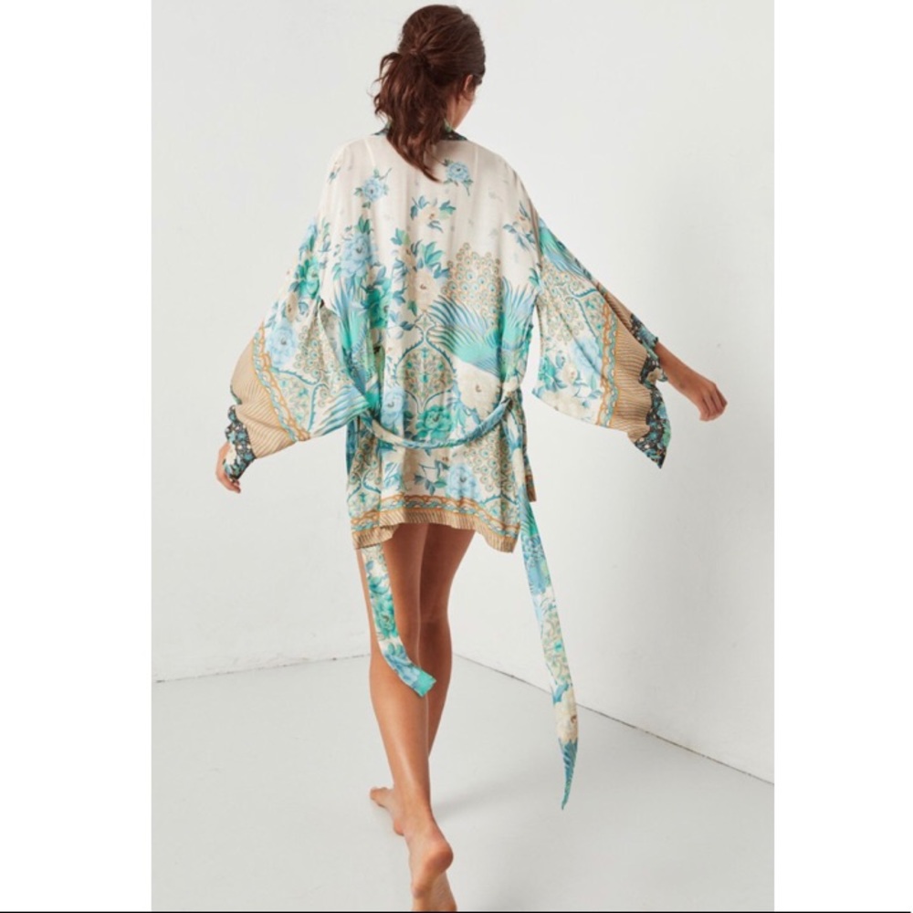 Cloud Dancer Porcelain Short Kimono/Robe/Cover Up - Picture 3 of 8